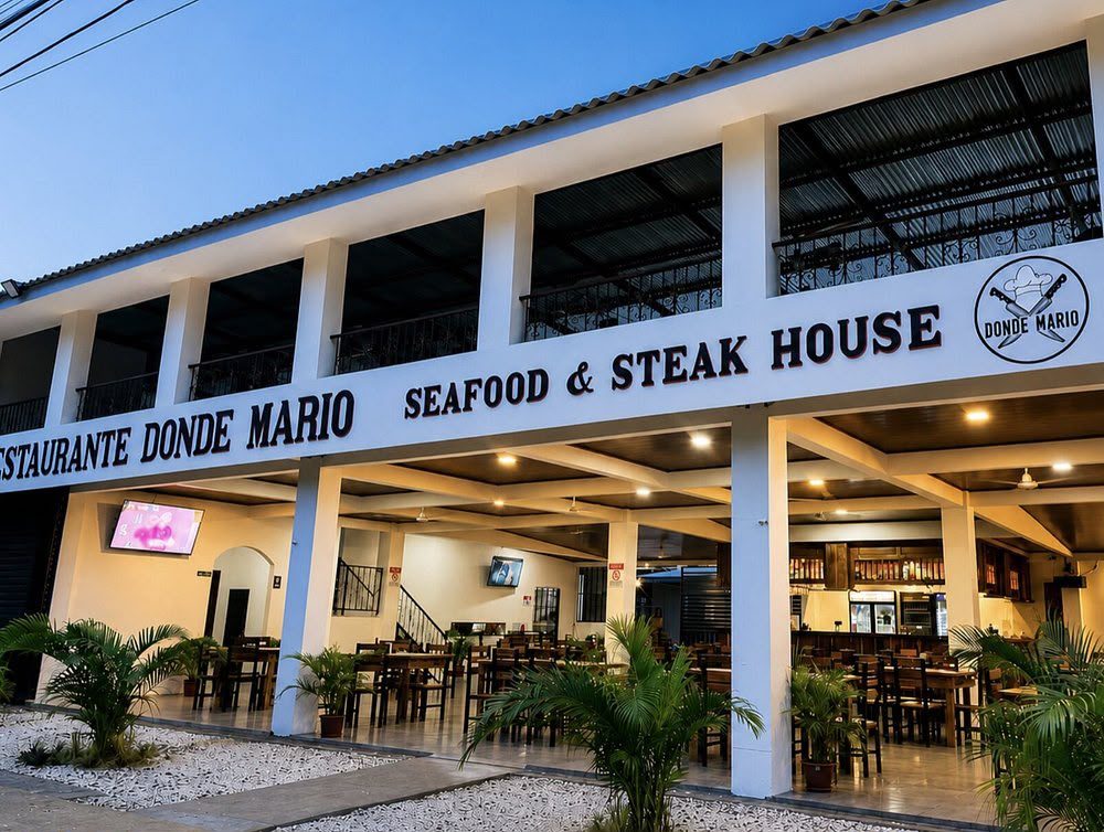Fachada de Donde Mario Seafood & Steak House en Sardinal