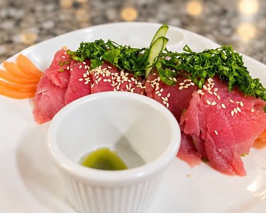 Sashimi de atún fresco con wasabi